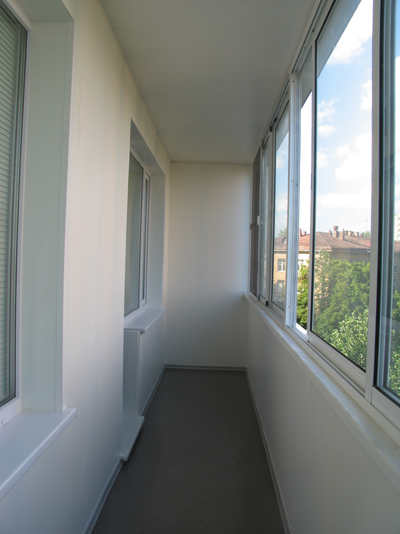 Остекление балкона без подоконника
