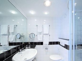 Фотографии натяжных потолков в ванной комнате