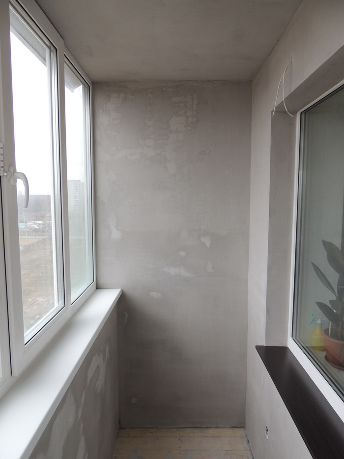 Особенности покраски стен на балконе