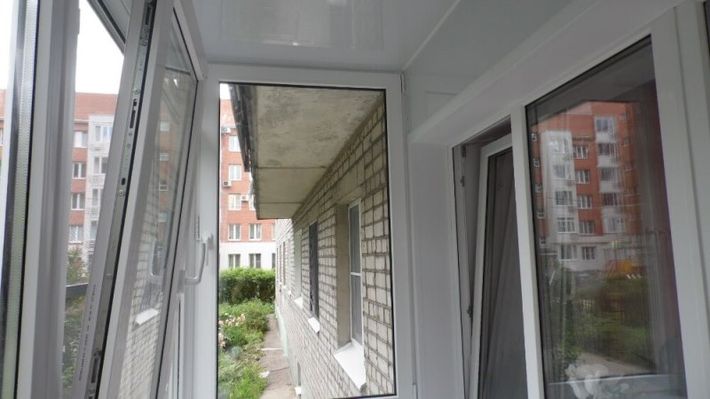 Отделка балкона пластиковыми панелями