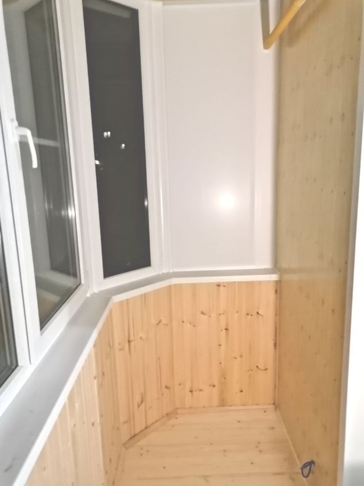 Внутреннее наполнение шкафа на балконе